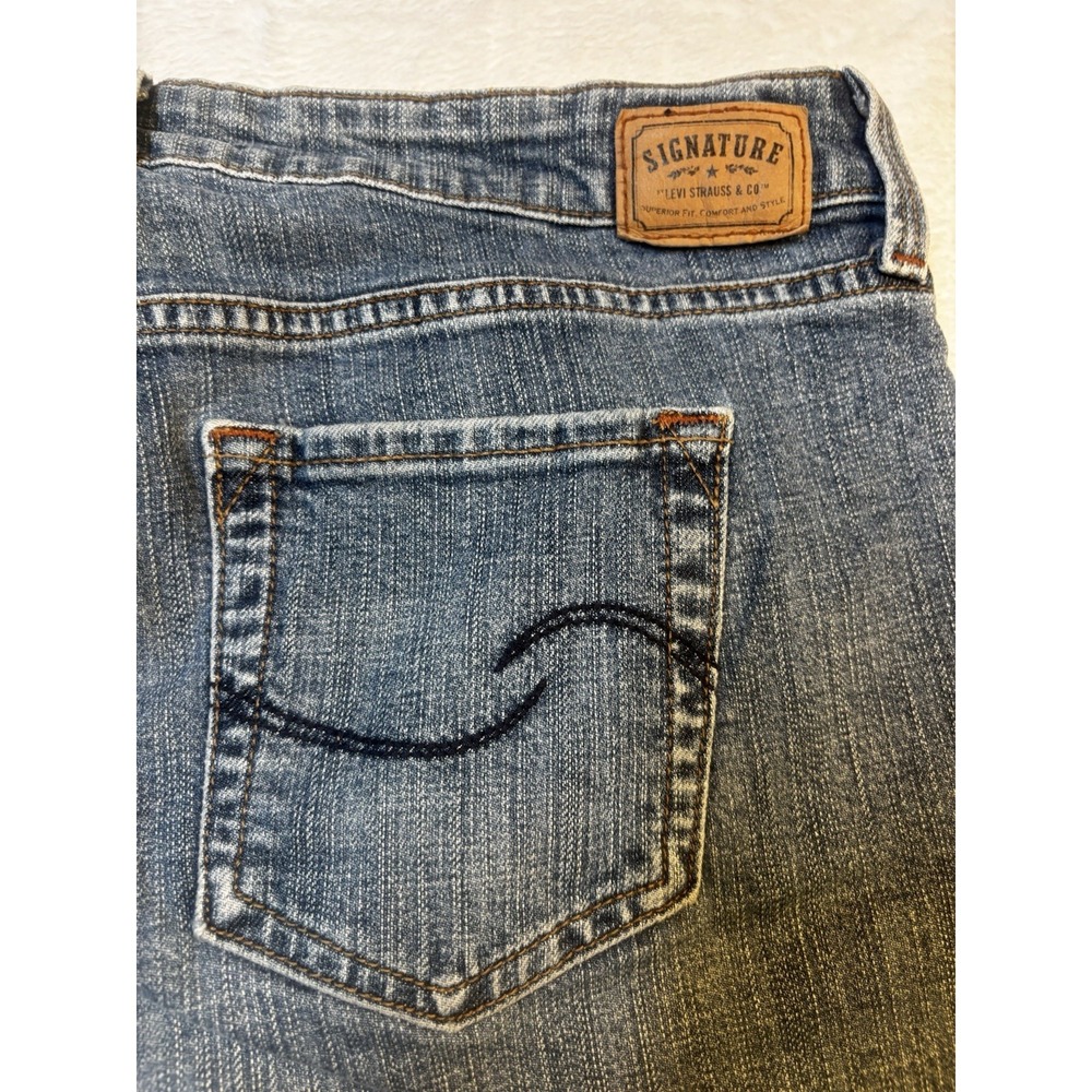Levis Signature Low Rise Bootcut Jeans Women's Misses 12 Short Blue Medium Wash - Picture 8 of 12